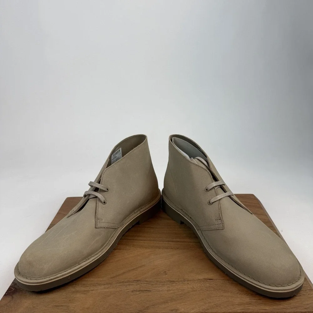 New Mens Clarks Shepton Beige Nubuck Distressed Casual Chukka Boot Size 13 M NIB